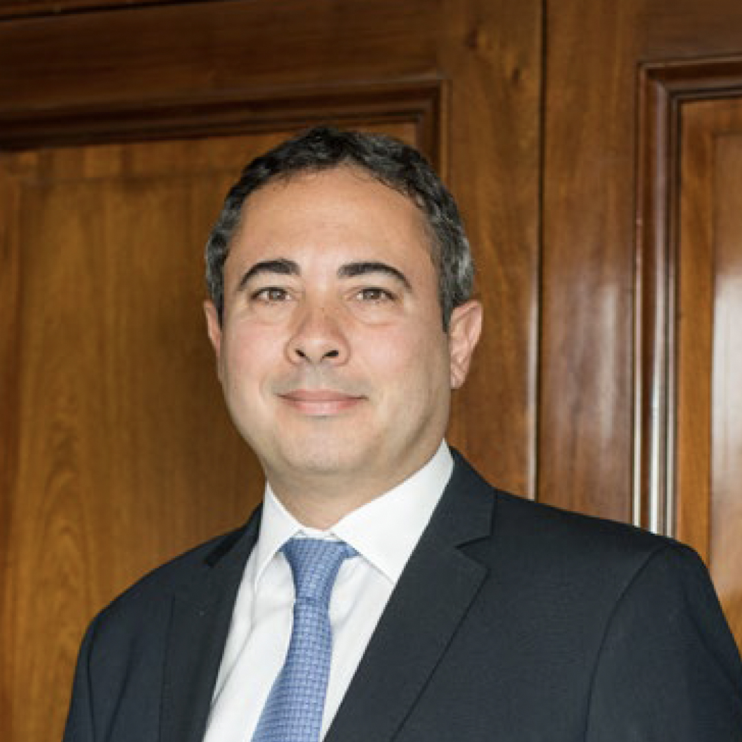 https://www.carrega.com.ar/wp-content/uploads/2023/03/Estudio-Carrega-Abogados-Enrique-Javier-Carrega-abogado-equipo.jpg